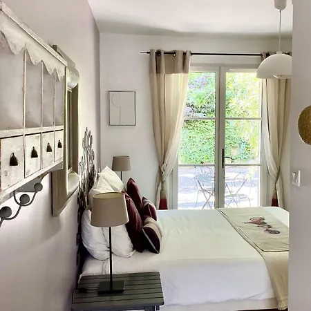 Le Jardin De Lau Holiday home Aubignan